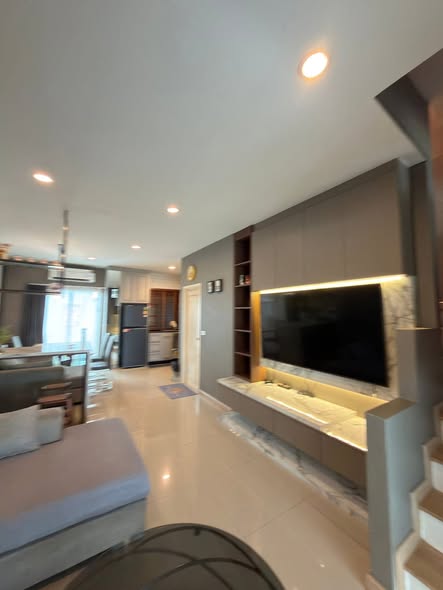 living room and kitchen of ไทม์โฮม 2 สวนหลวง-อ่อนนุช