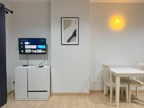 living room and room interior of คอนโดวันพลัส บิสสิเนสพาร์ค 2 (One Plus Business Park 2)