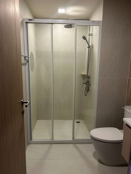 room interior and bathroom of พินน์ ปรีดี 20 | PYNN Pridi 20