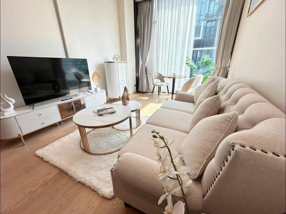 bedroom and living room of 28 Chidlom