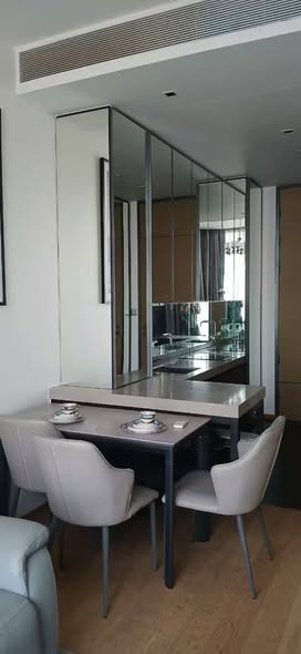 room interior of 28 Chidlom