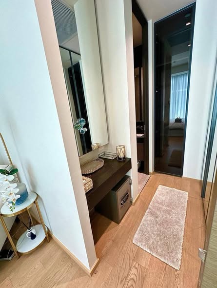 room interior and bathroom of 28 Chidlom