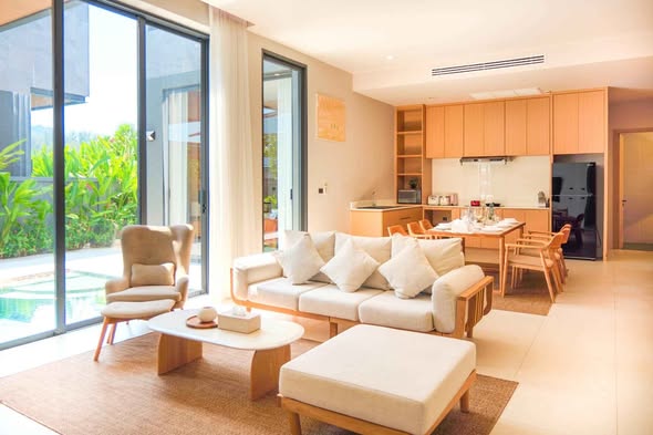 living room and room interior of 3 Bedroom Villa Din Daeng BKK