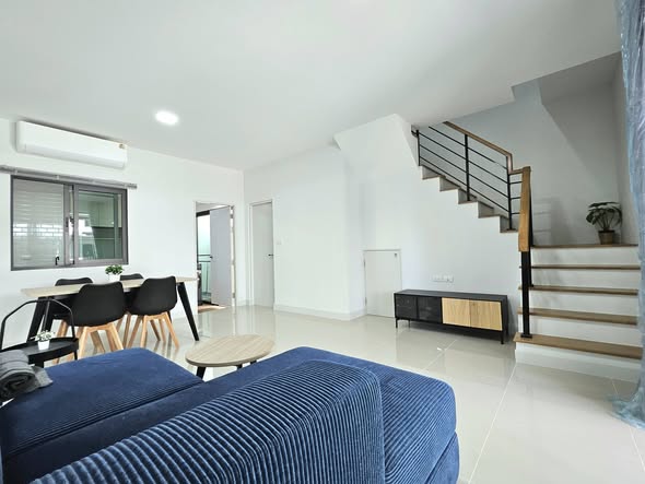 living room of พลีโน่ สุขุมวิท-บางนา 3 Pleno Sukhumvit-Bangna 3