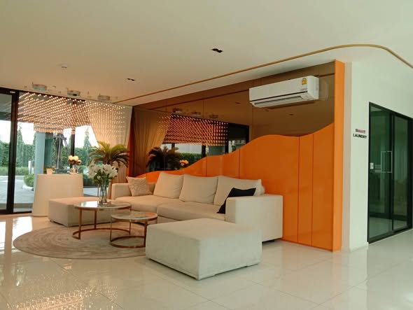living room and room interior of ไอคอนโด เพชรเกษม 39
