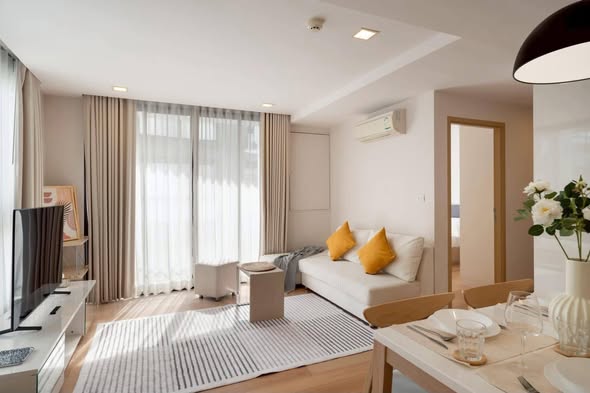 living room and bedroom of สุขุมวิท 49