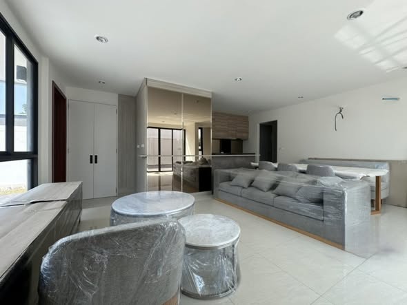 living room and room interior of บ้าน เวนิว พระราม 5-3 / VENUE RAMA 5-3