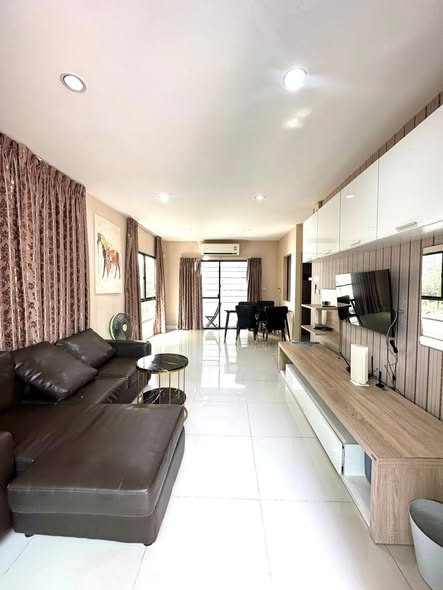 living room of โครงการกรีนเฮ้าส์ บ้านเดี่ยว บ้านแฝด พุทธมณฑลสาย 5 ซอยไร่ขิง30