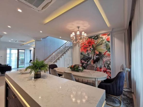 living room and kitchen of บ้าน 54/194 หมู่บ้านเศรษฐสิริ พหล-วัชรพล