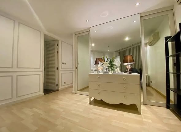 bedroom and room interior of 59 Heritage
