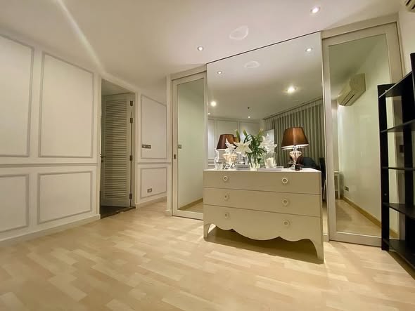 bedroom and room interior of 59 Heritage