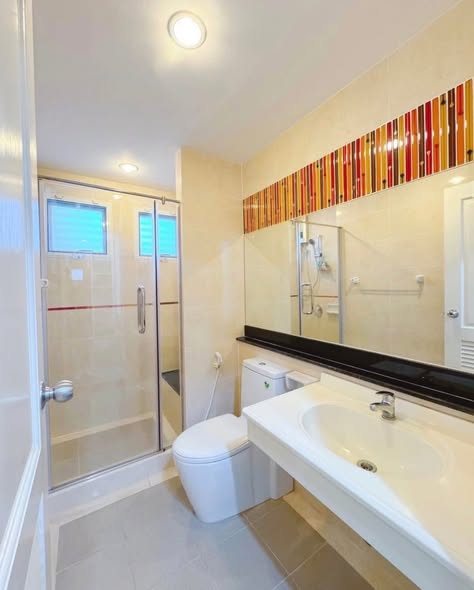 room interior and bathroom of ลีออง สุขุมวิท62