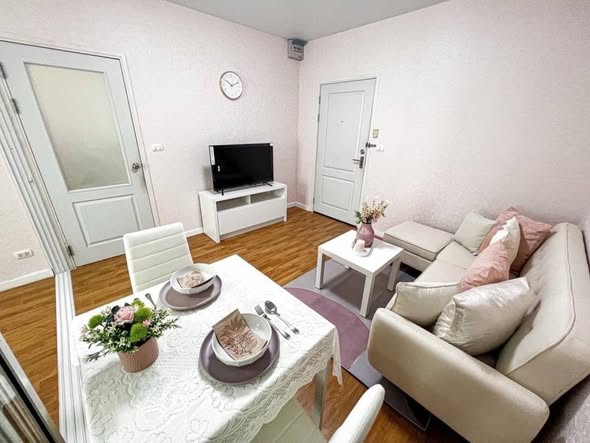 living room of 624 Condolette Ladprao