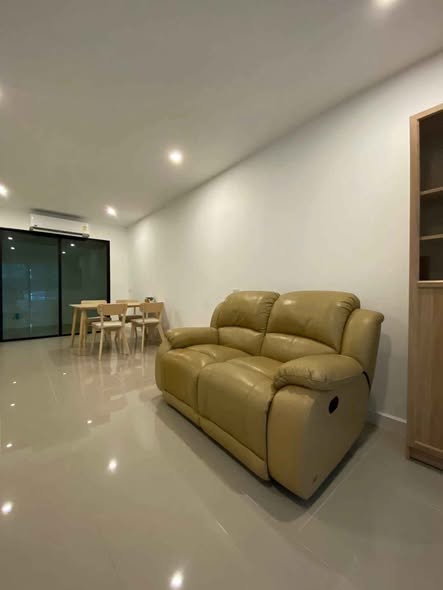 living room of พาทิโอ ศรีนครินทร์ – พระราม9