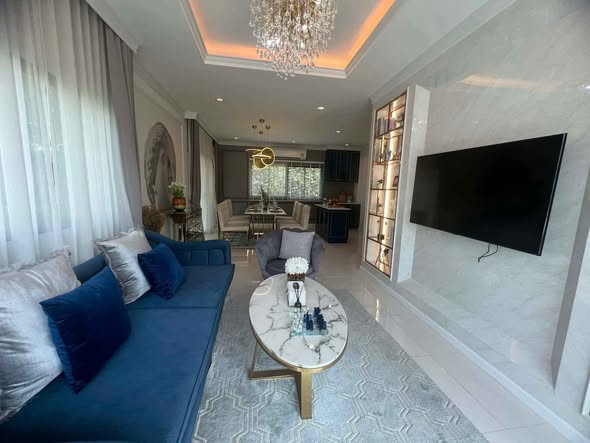 living room of แกรนด์ สิวารมณ์ (สุขุมวิท – บางปู)