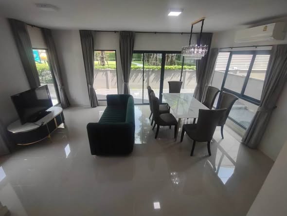 living room of บ้านกลางเมือง รามอินทรา 83 สเตชั่น | Baan Klang Mueng Ramintra 83 Station