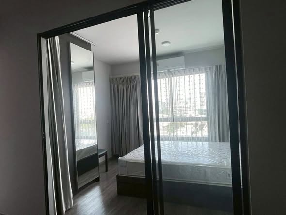 bedroom and room interior of มอนเต้ คอนโด พระราม9