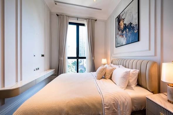 bedroom of 98 Wireless