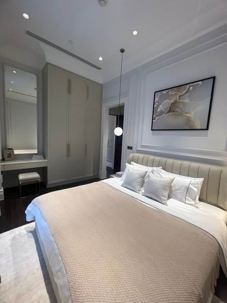 bedroom of 98 Wireless