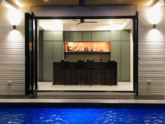 pool and room interior of พูลวิลล่ากรุงเทพ แบริ่ง A