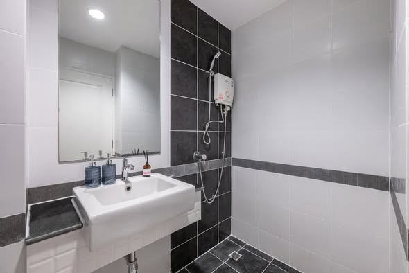 bathroom of A Space ME Sukhumvit 77