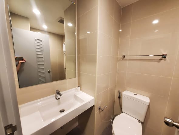 bathroom of A Space Mega 1