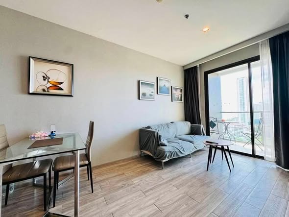 bedroom and living room of AERAS Beachfront Condominium Jomtien Pattaya