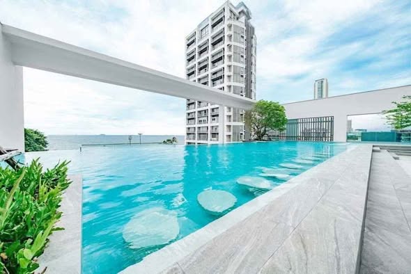 pool of AERAS Beachfront Condominium Jomtien Pattaya