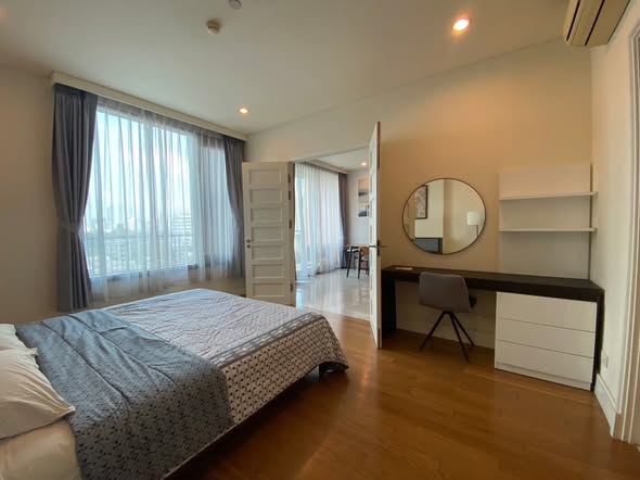 bedroom and room interior of Aguston Sukhumvit 22