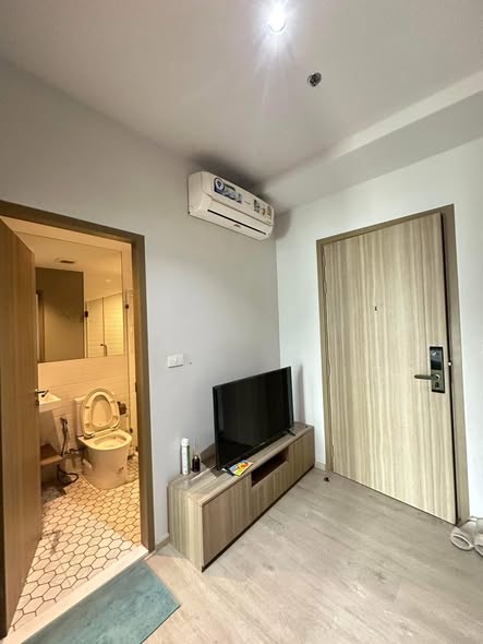 bedroom and room interior of Altitude Unicorn Sathorn