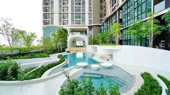 pool of Altitude Unicorn Sathorn