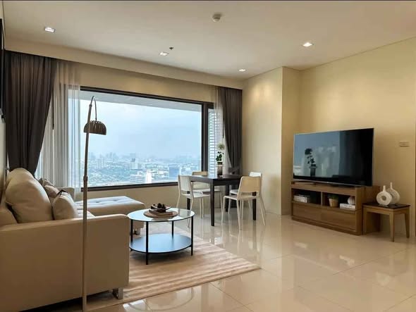 bedroom and living room of Amanta Lumphini