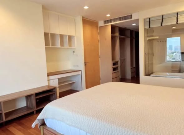 bedroom and room interior of Amanta Lumphini
