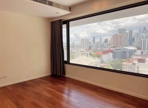 room interior of Amanta Lumphini