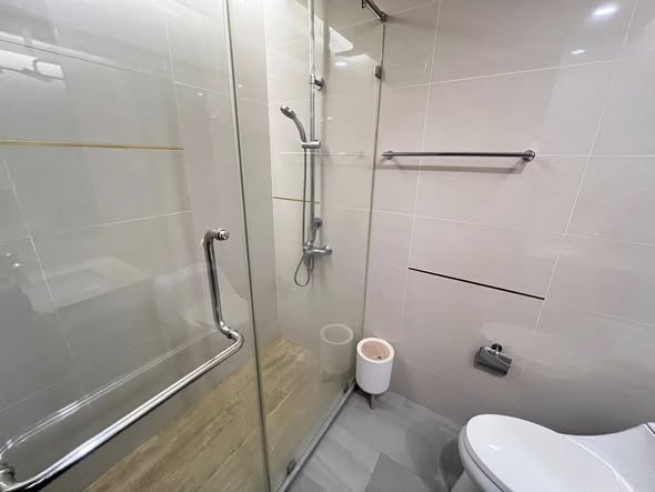 room interior and bathroom of Amaranta Residence