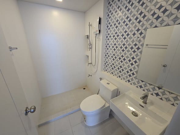 bathroom of Anasiri Ramkhamhaeng
