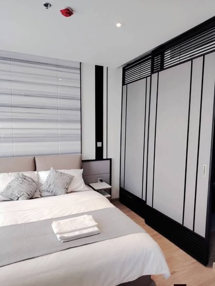 bedroom and room interior of Andromeda