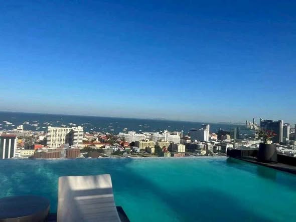 pool of Arcadia Millennium Tower