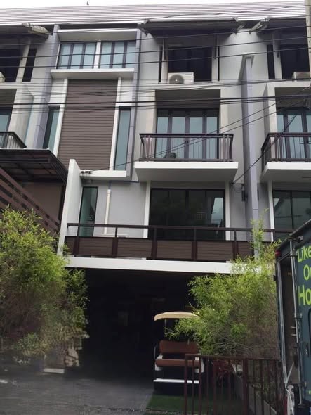 Areeya Mandarina Sukhumvit 77