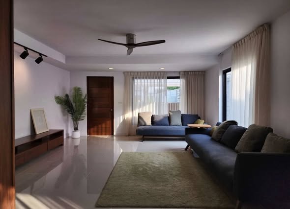 living room and room interior of Areeya Mandarina Sukhumvit 77