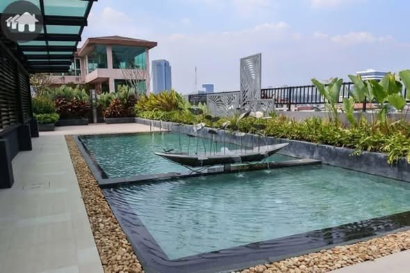 pool of art @ Thong Lo