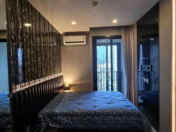 bedroom of Ashton Asoke