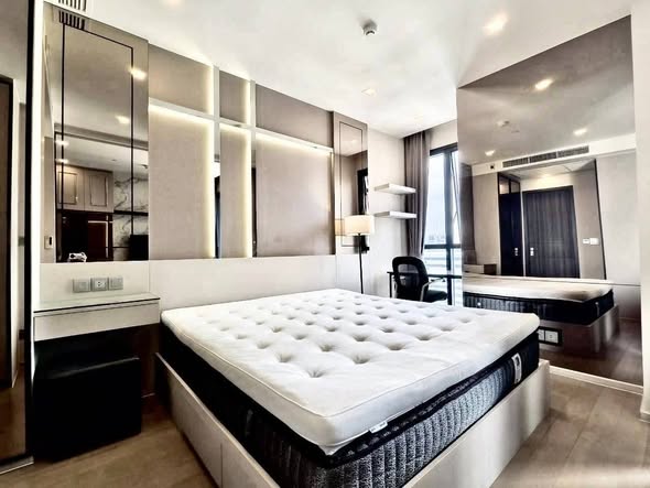 bedroom of Ashton Asoke