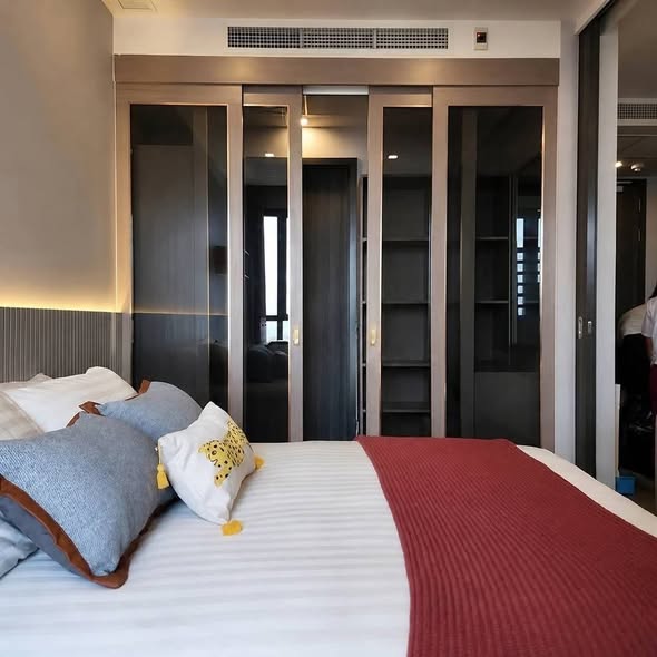 bedroom of Ashton Asoke