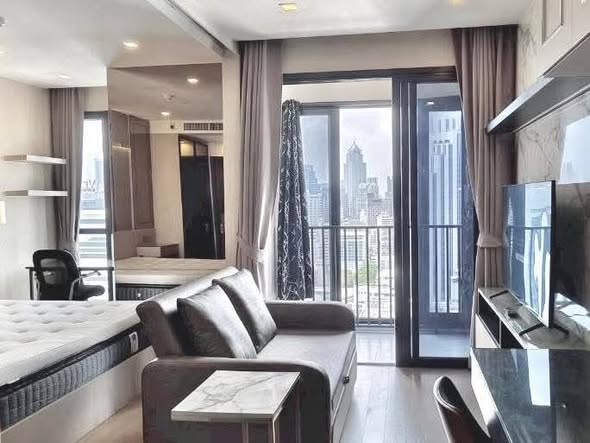 bedroom of Ashton Asoke