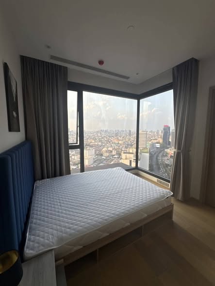 bedroom of Ashton Asoke