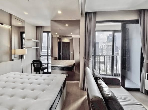 bedroom of Ashton Asoke