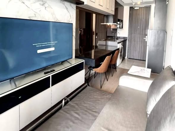 living room and kitchen of Ashton Asoke