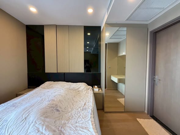 bedroom and room interior of Ashton Chula-Silom