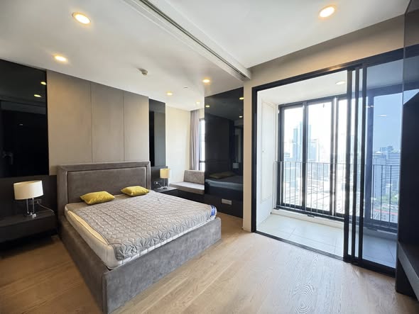 bedroom and room interior of Ashton Chula-Silom
